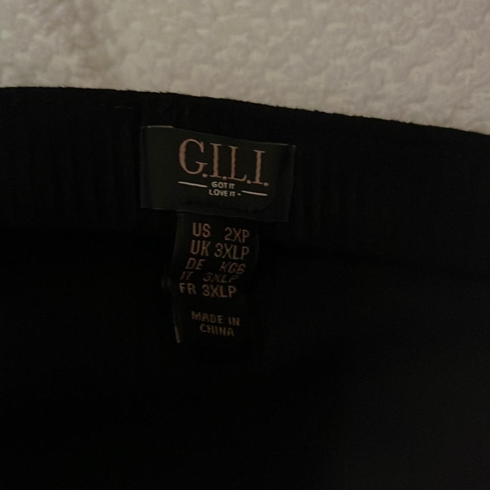 G.I.L.I. Ribbed knit, pencil skirt elastic waist.